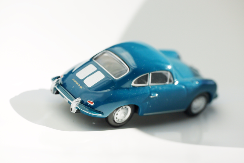 Illustration for article titled Kyosho Porsche 1 1/64 #84 - Projekt RennSport Käfer #2 - 1965 Porsche 356 C Coupe